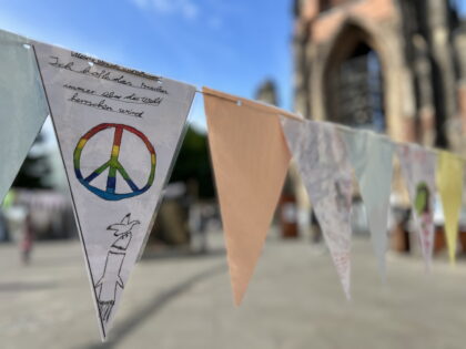 (c) MahnmalStNikolai_ IMG_1002_Wimpelkette 2025_HLG